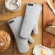 thumbnail image 2 of Guantes de cocina KitchenAid Gourmet, 18 x 36 cm, resistentes al calor, 315 °C, 2 of 7
