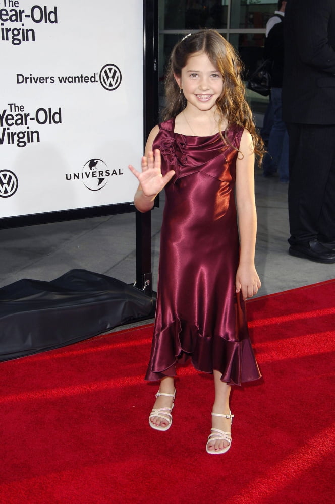 Chelsea Smith At Arrivals For The 40 YearOld Virgin Premiere, The