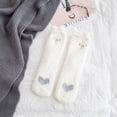 thumbnail image 2 of Calcetines HUOGUO Lindos de forro polar coral con estampado de patas de gato para niñas, 2 of 5