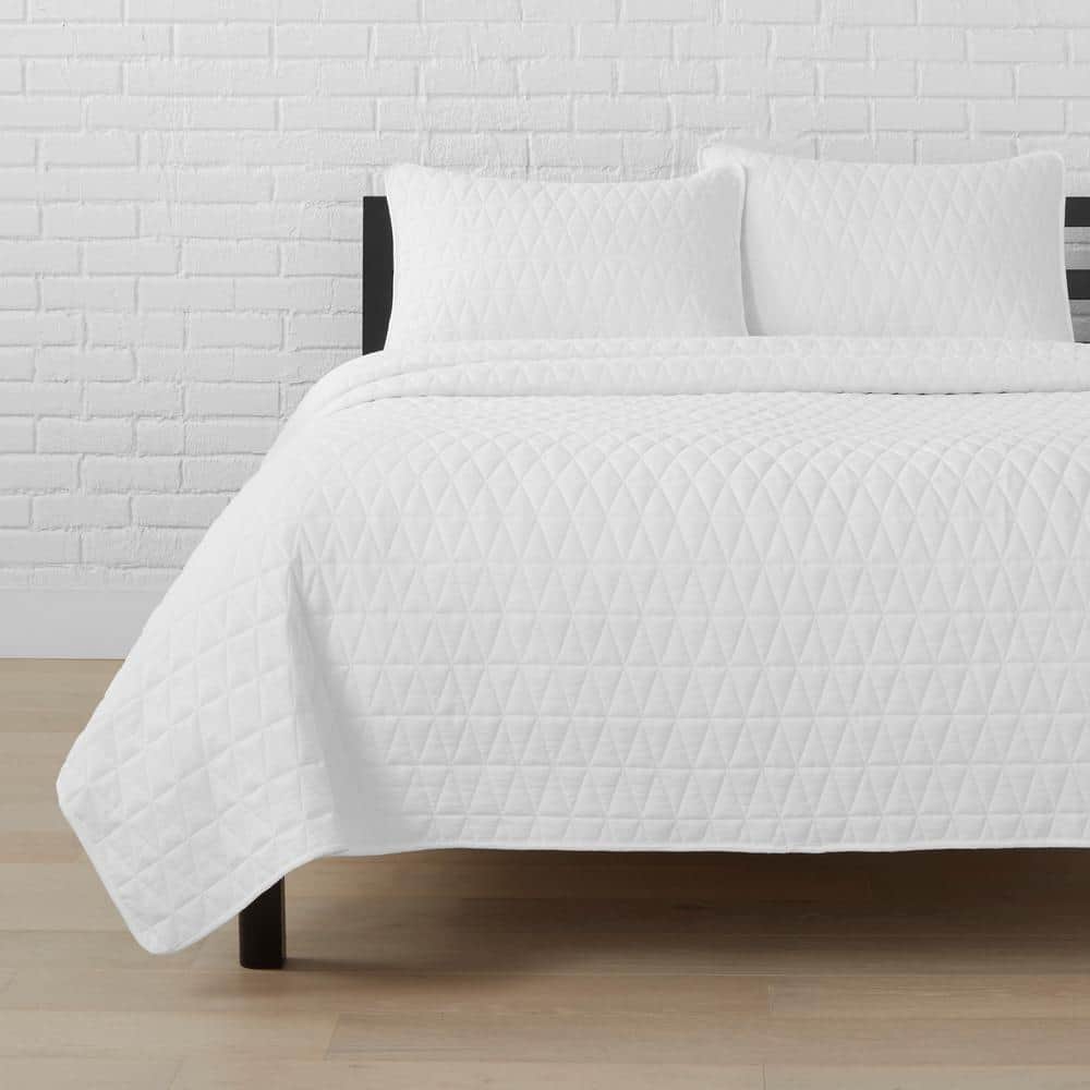 2-Piece White Modern Diamond Stitch Washed Microfiber Twin/Twin XL Quilt Set