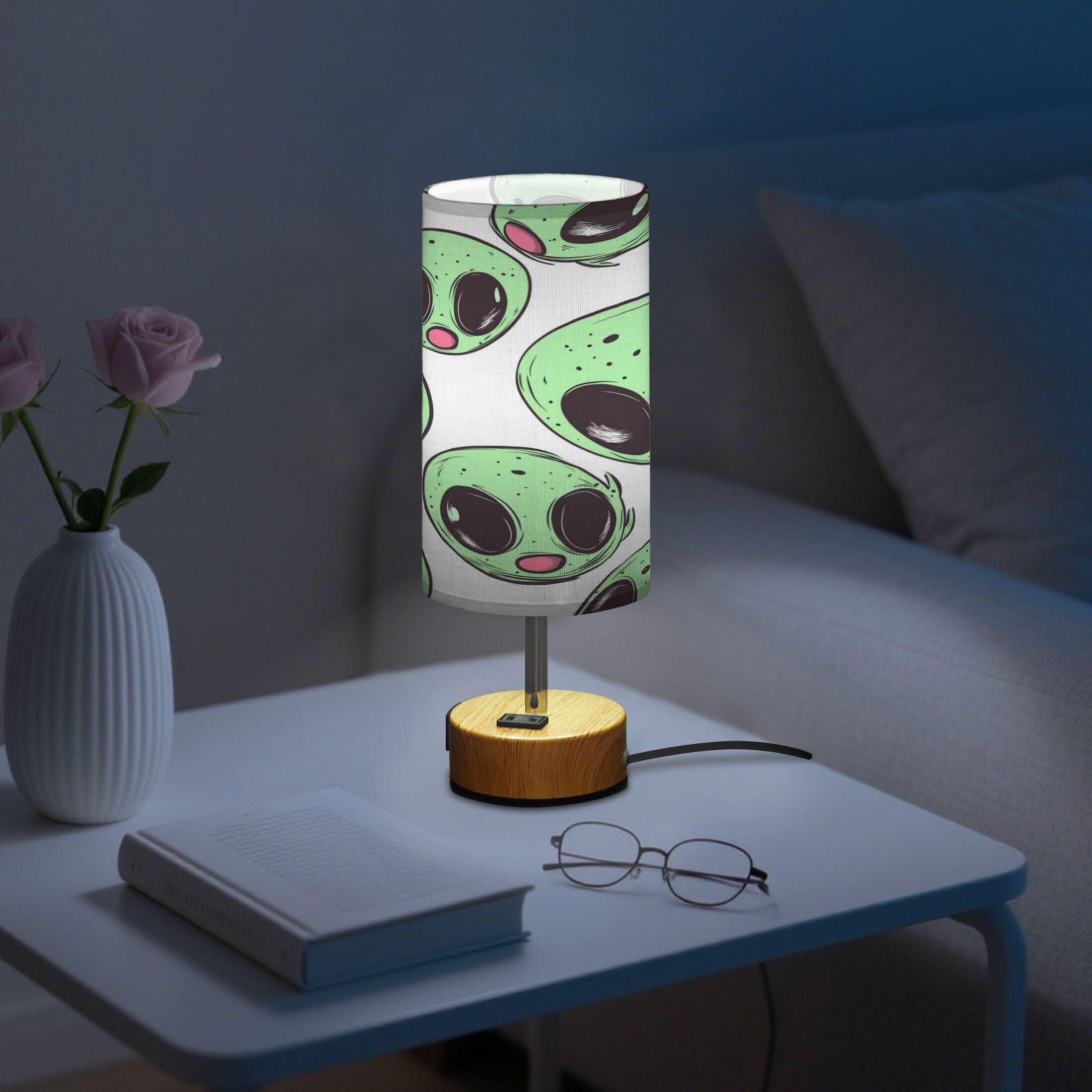 Touch-Control 3-Color Desk Lamp with Plug – Energy-Saving LED + 3 Simultaneous Charging Ports Cartoon Green Aliens