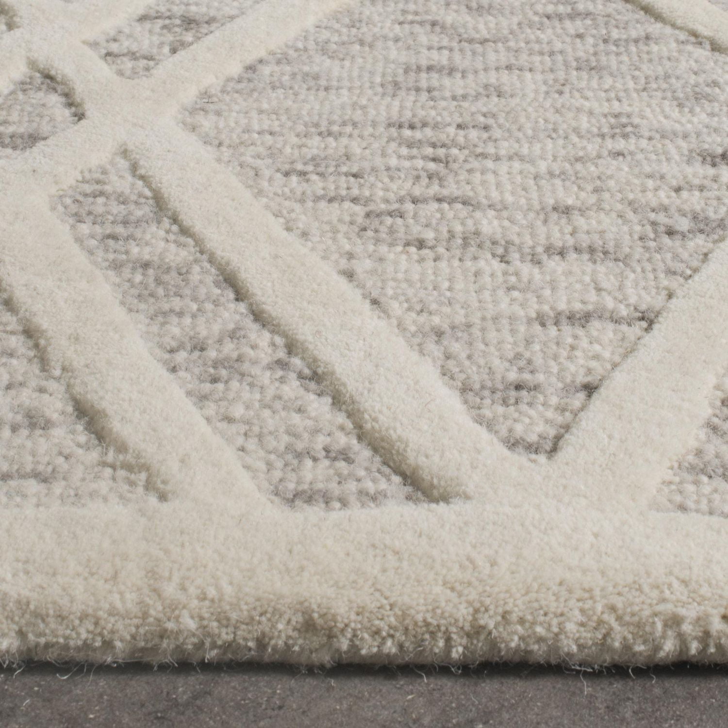 Safavieh Cambridge Rordan Faded Geometric Area Rug