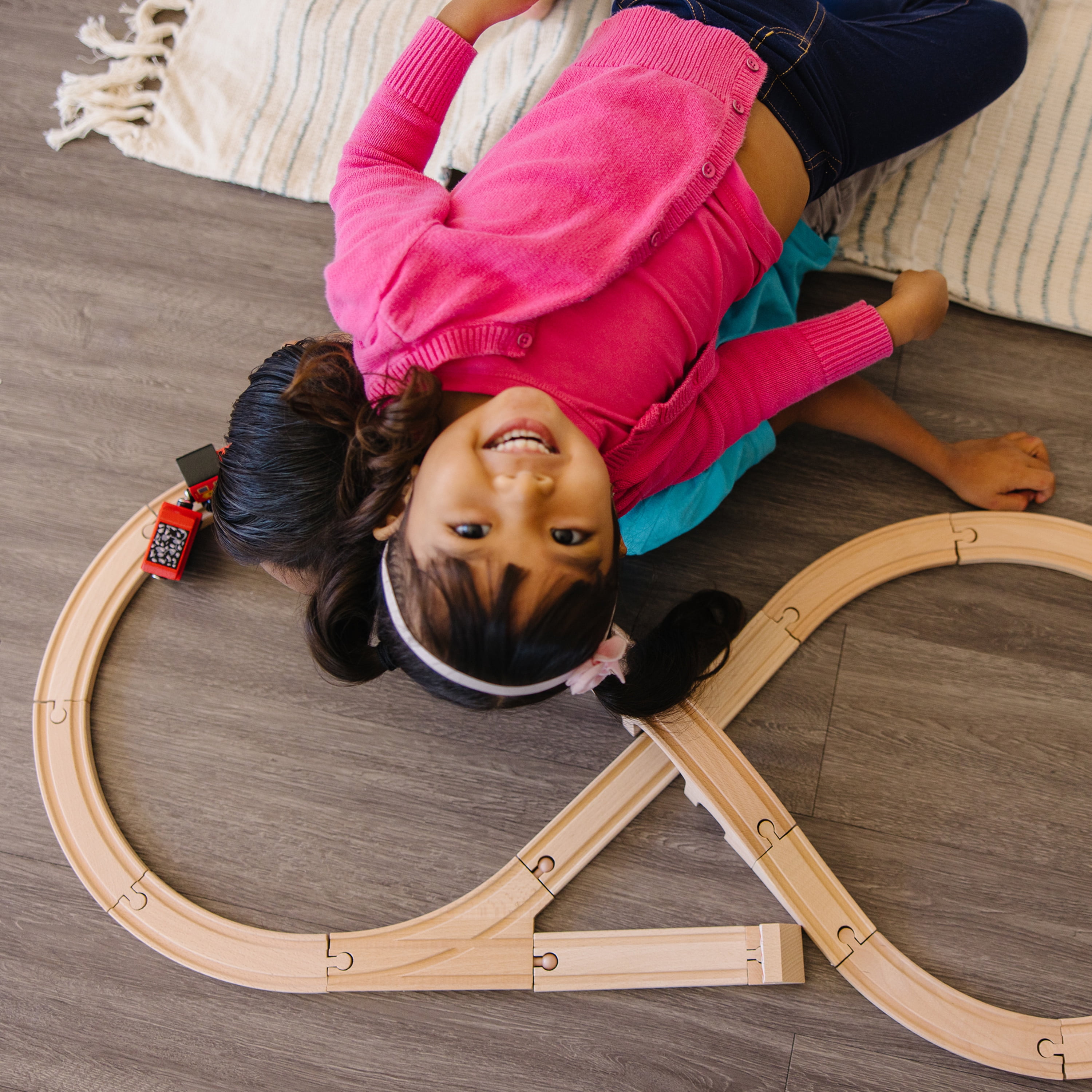 Melissa and doug figure 8 cheap train set