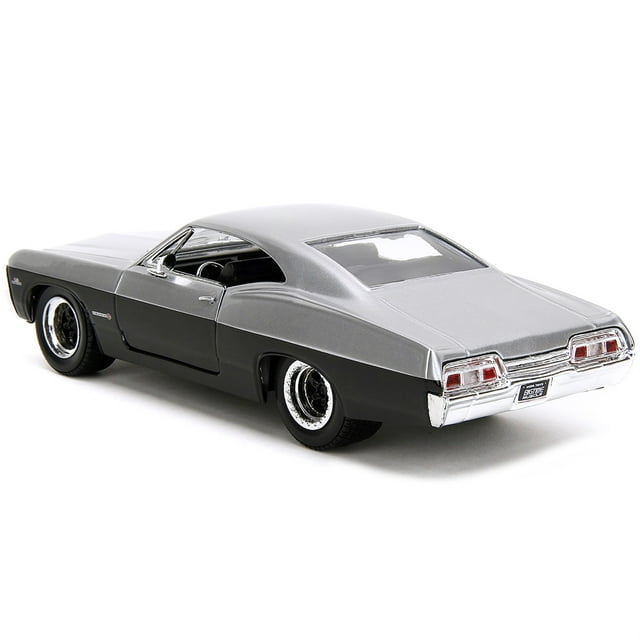 1967 Chevrolet Impala SS Argent Métallique et Noir Série « Bigtime Muscle » Voiture Modèle Moulée sous Pression 1/24 par Jada