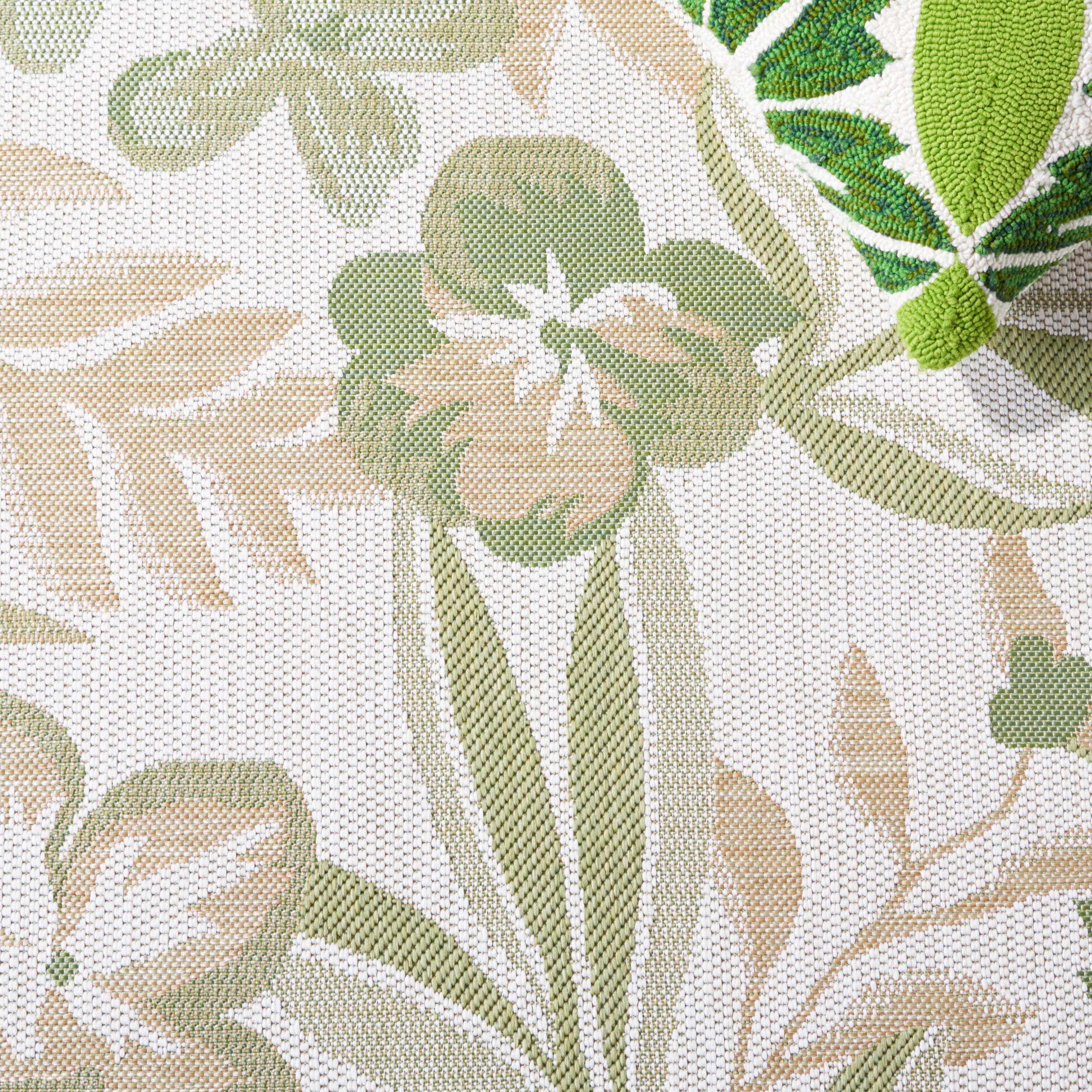 Safavieh Courtyard Gladwin Botanical Indoor/Outdoor Area Rug, Ivory/Green, 5'3" x 7'7"