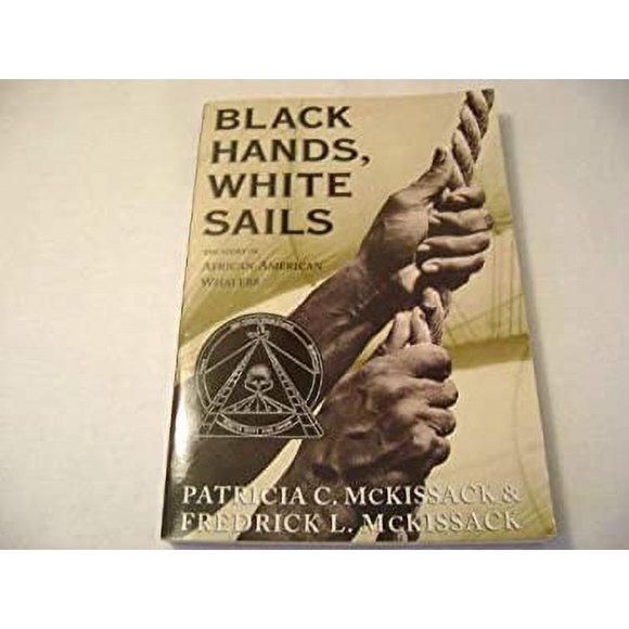 Pre-Owned Black Hands, White Sails 9780439168458