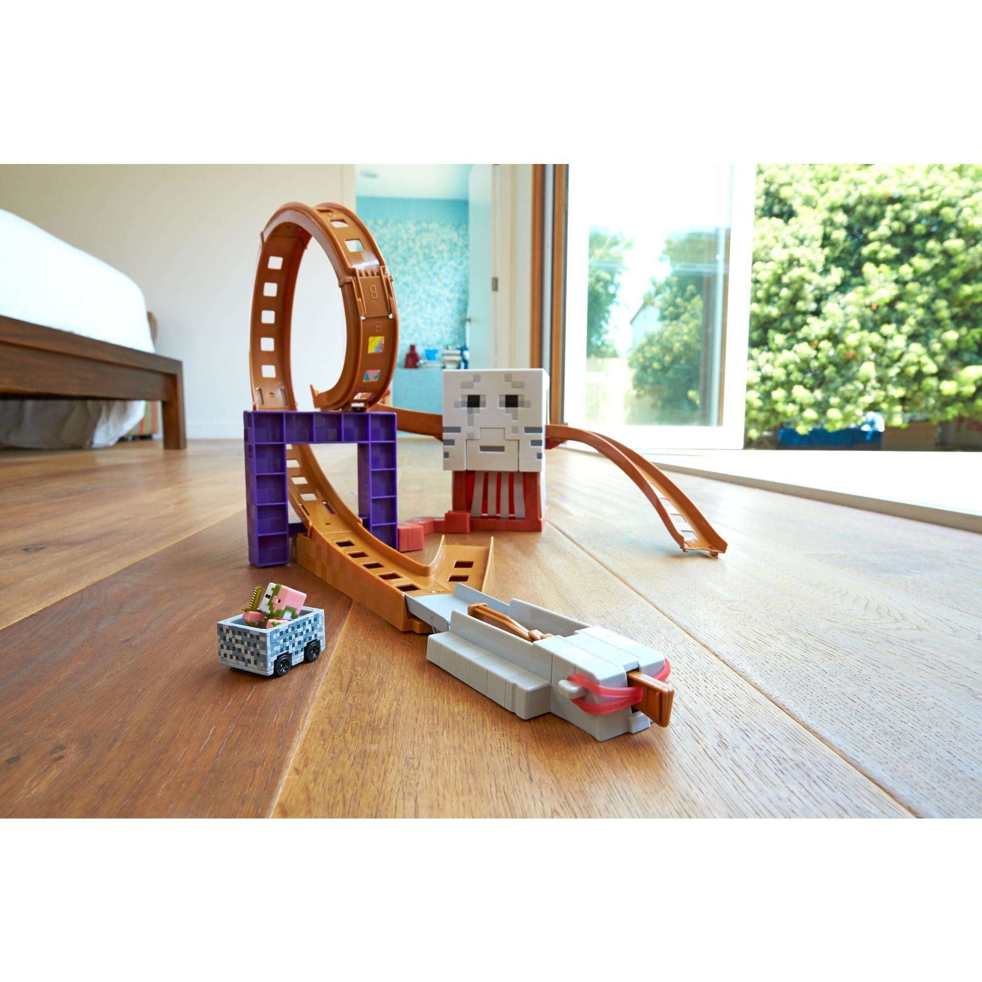 Hot Wheels Minecraft Ghast Attack Track Set