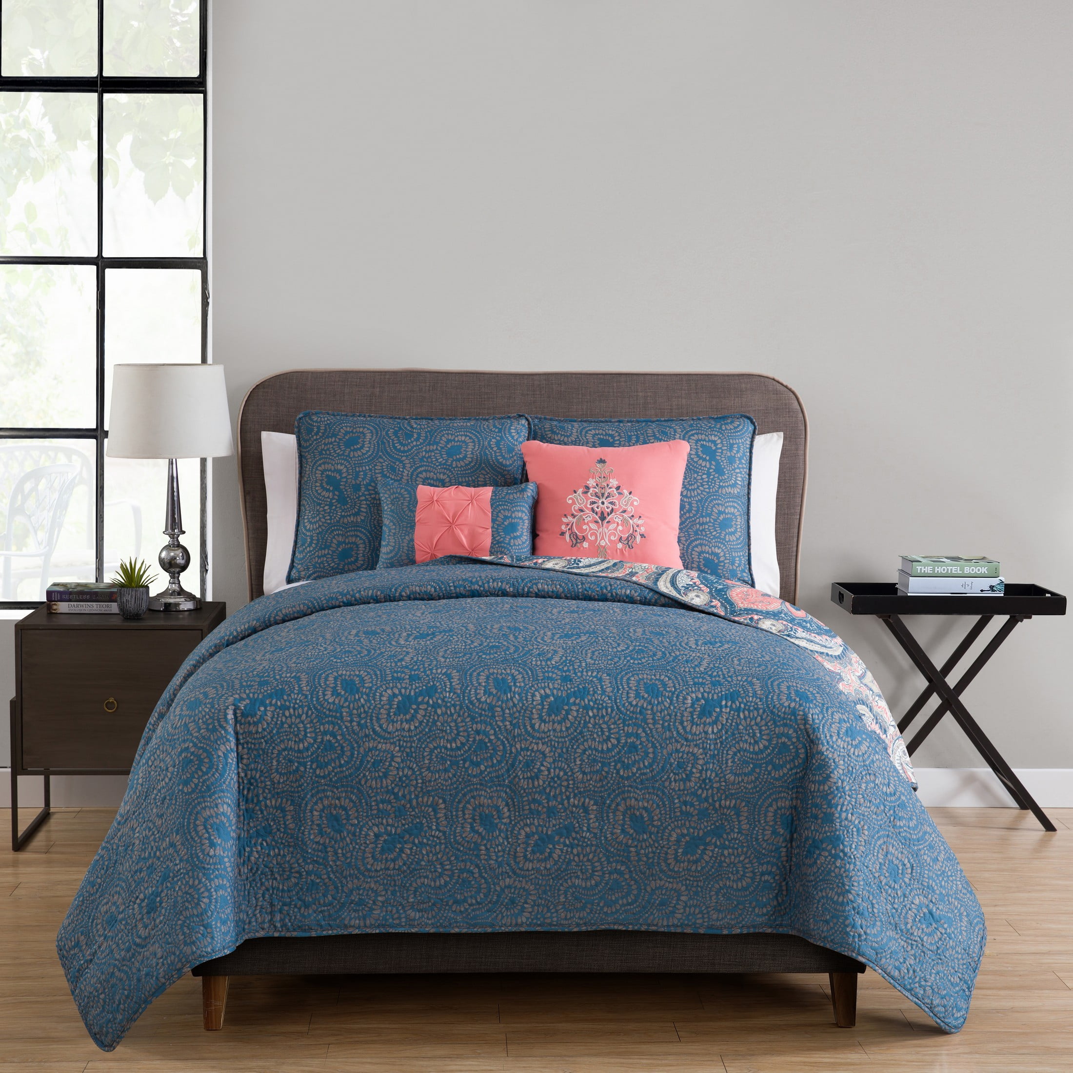 VCNY Home Casa Real 5-Piece Coral Damask Reversible Quilt Set, Full/Queen, Adult, Unisex
