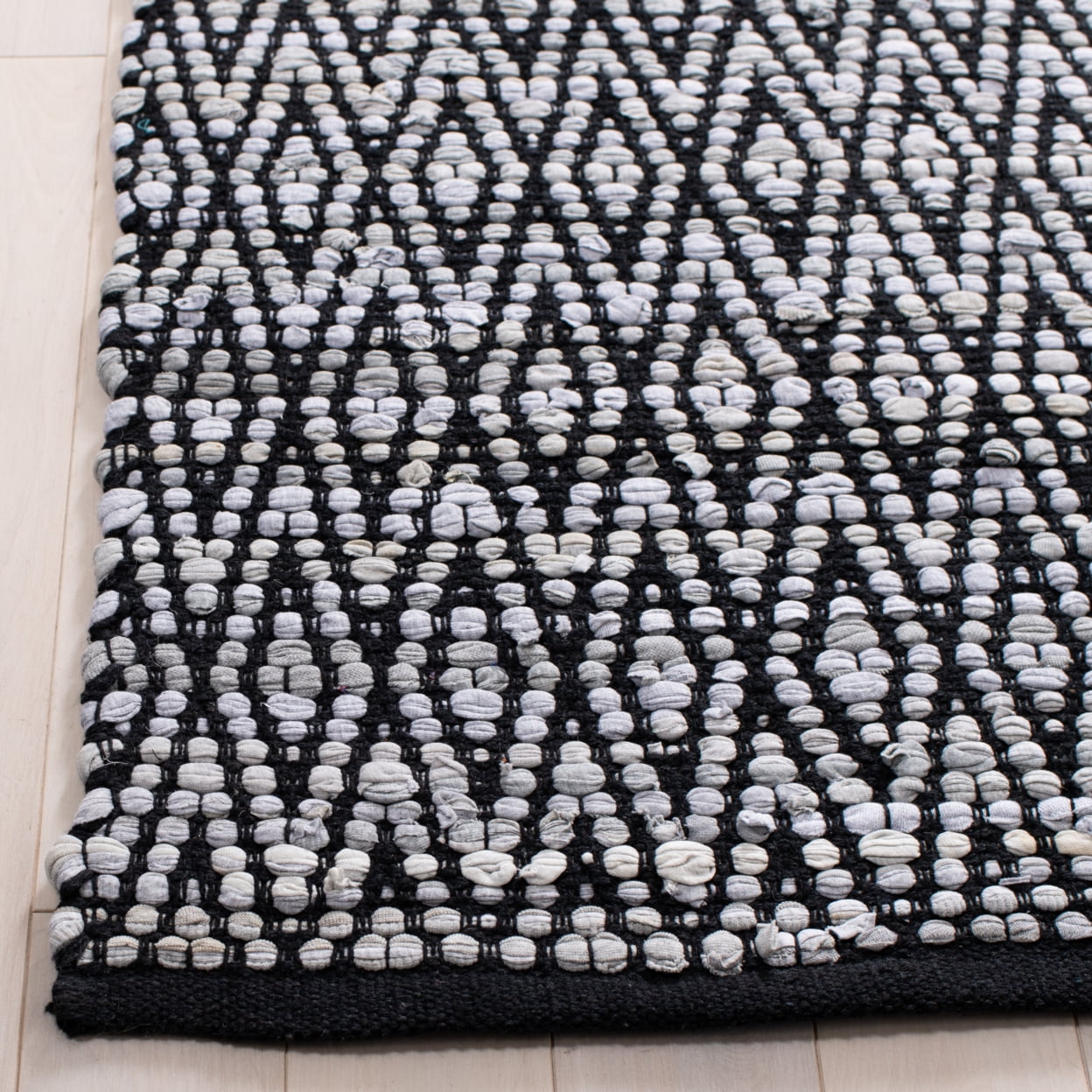 SAFAVIEH Montauk Carina Diamond Area Rug, Grey/Black, 8' x 10'
