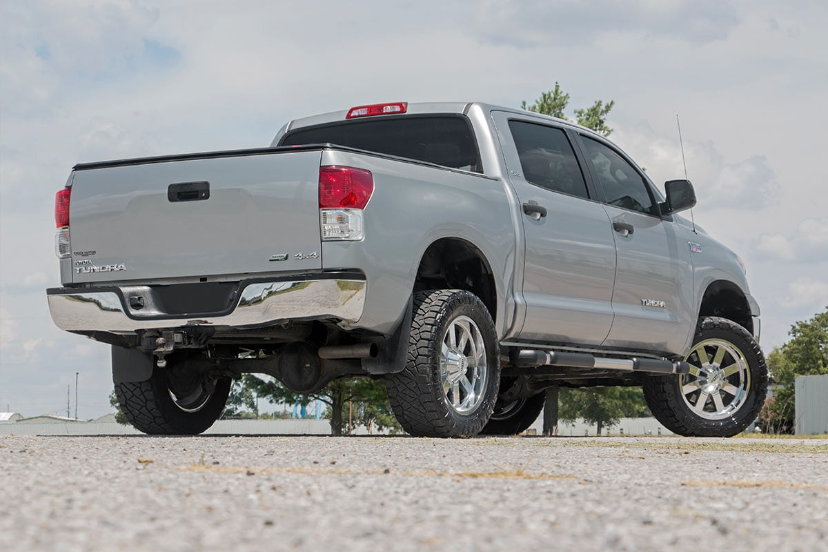 Rough Country 3.5" Lift Kit w/N3 Struts for 2007-2021 Toyota Tundra - 76831RED