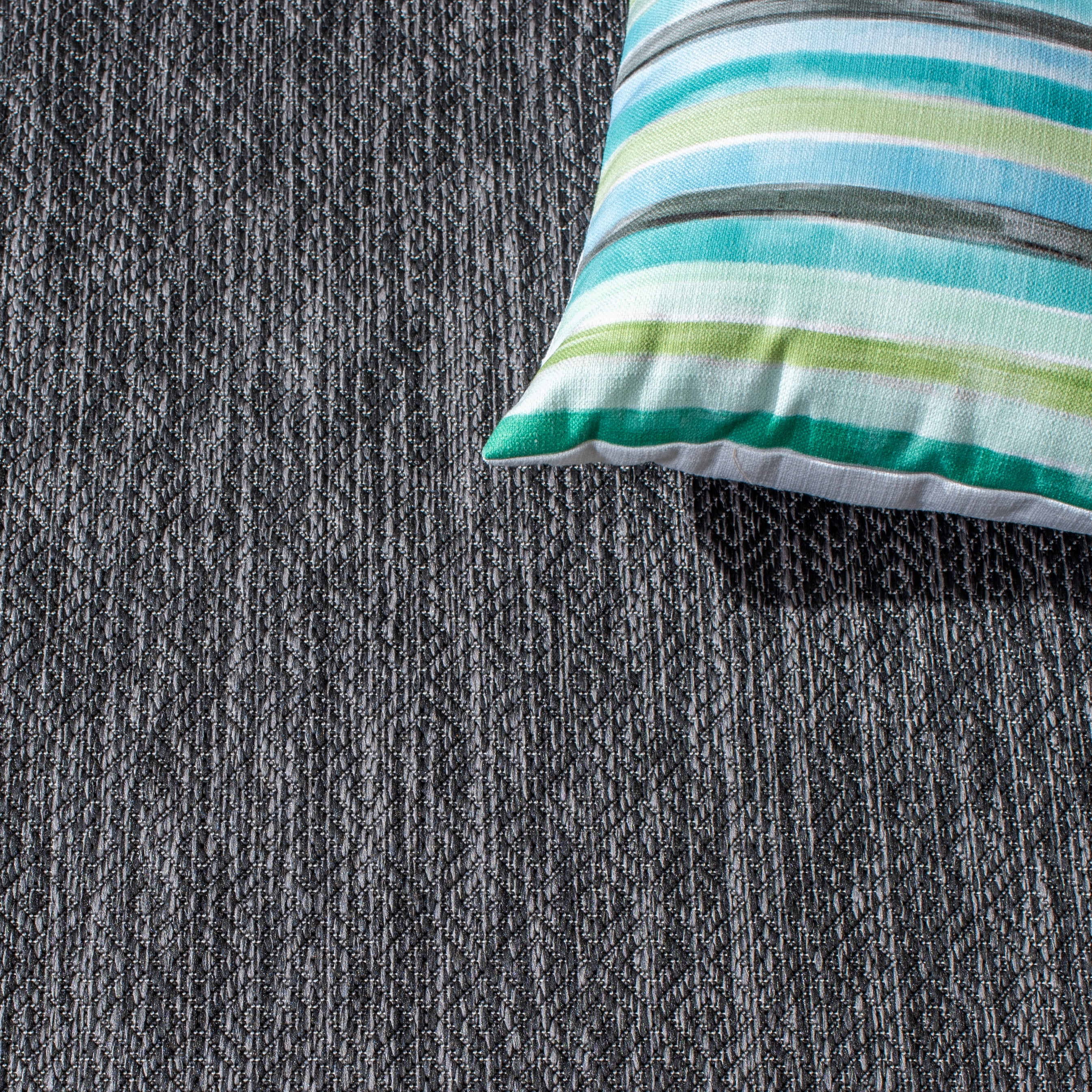 Safavieh Courtyard Mitre Geometric Indoor/Outdoor Area Rug, Black/Gray, 9' x 12'