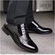 thumbnail image 4 of Zapatos formales de cuero para hombre, zapatos de negocios negros puntiagudos para hombres, zapatos casuales para jóvenes, transpirables y suaves, 4 of 5