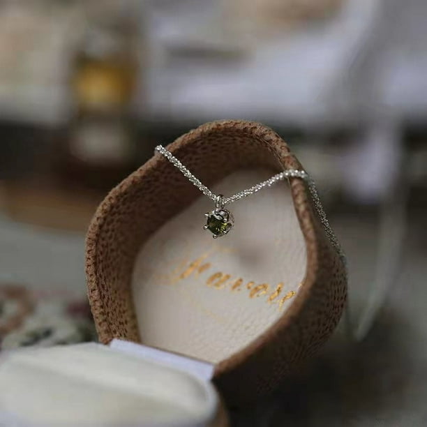 Collar de gypsophila estilo diamante verde, joyería ligera para mujer, colgante, cadena para el cuello, cadena para clavícula
