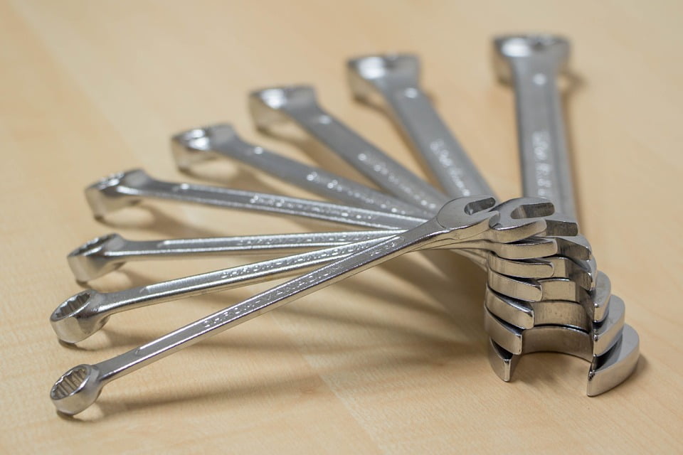 screw hardware store