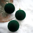 thumbnail image 3 of Adornos de bolas de Navidad de 6 a 8 cm, adornos para árboles de Navidad, decoración para fiestas, bodas, bolas de felpa pintadas de color rojo, material de terciopelo, 3 of 5