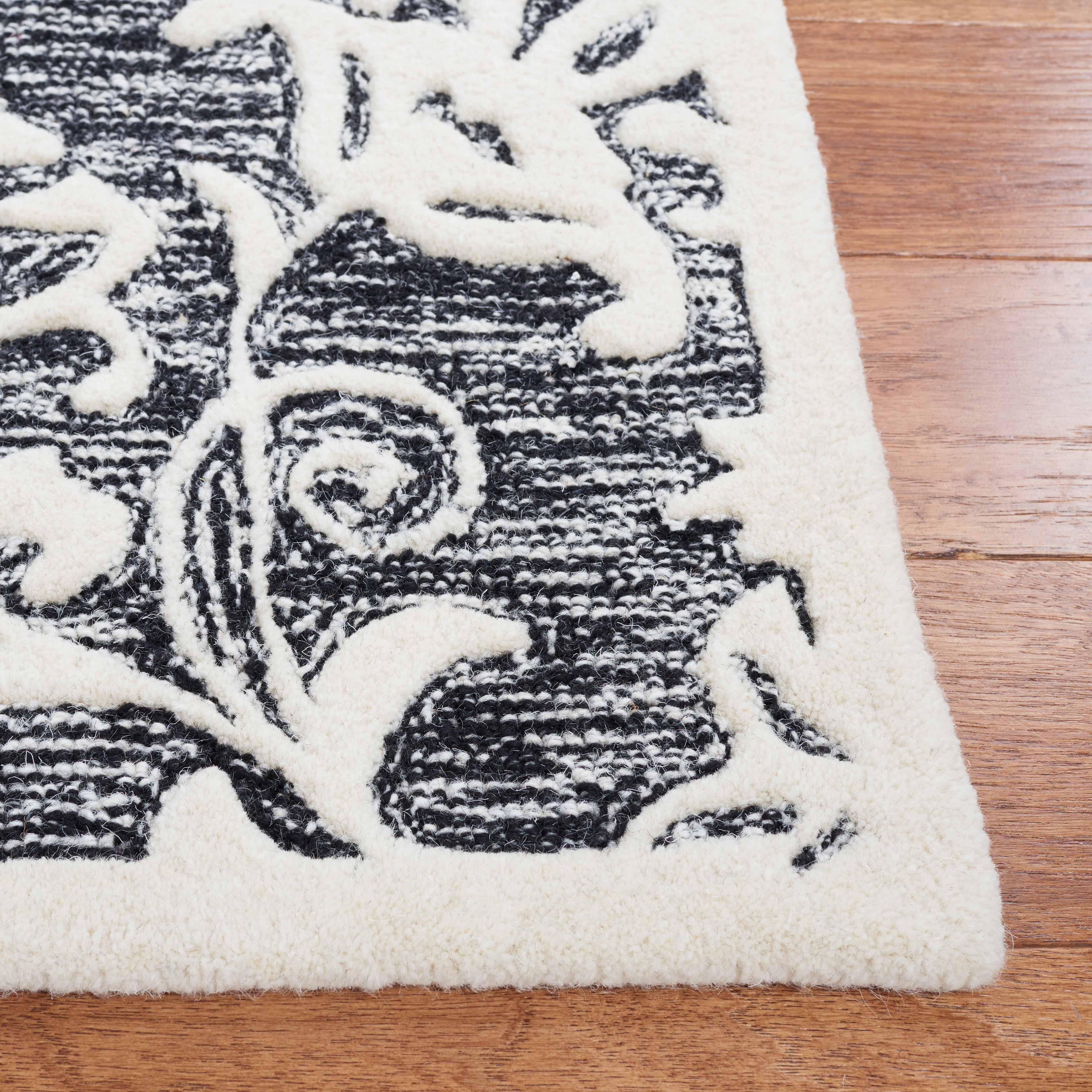 SAFAVIEH Metro Elvina Floral Area Rug, Black/Ivory, 6' x 6' Square