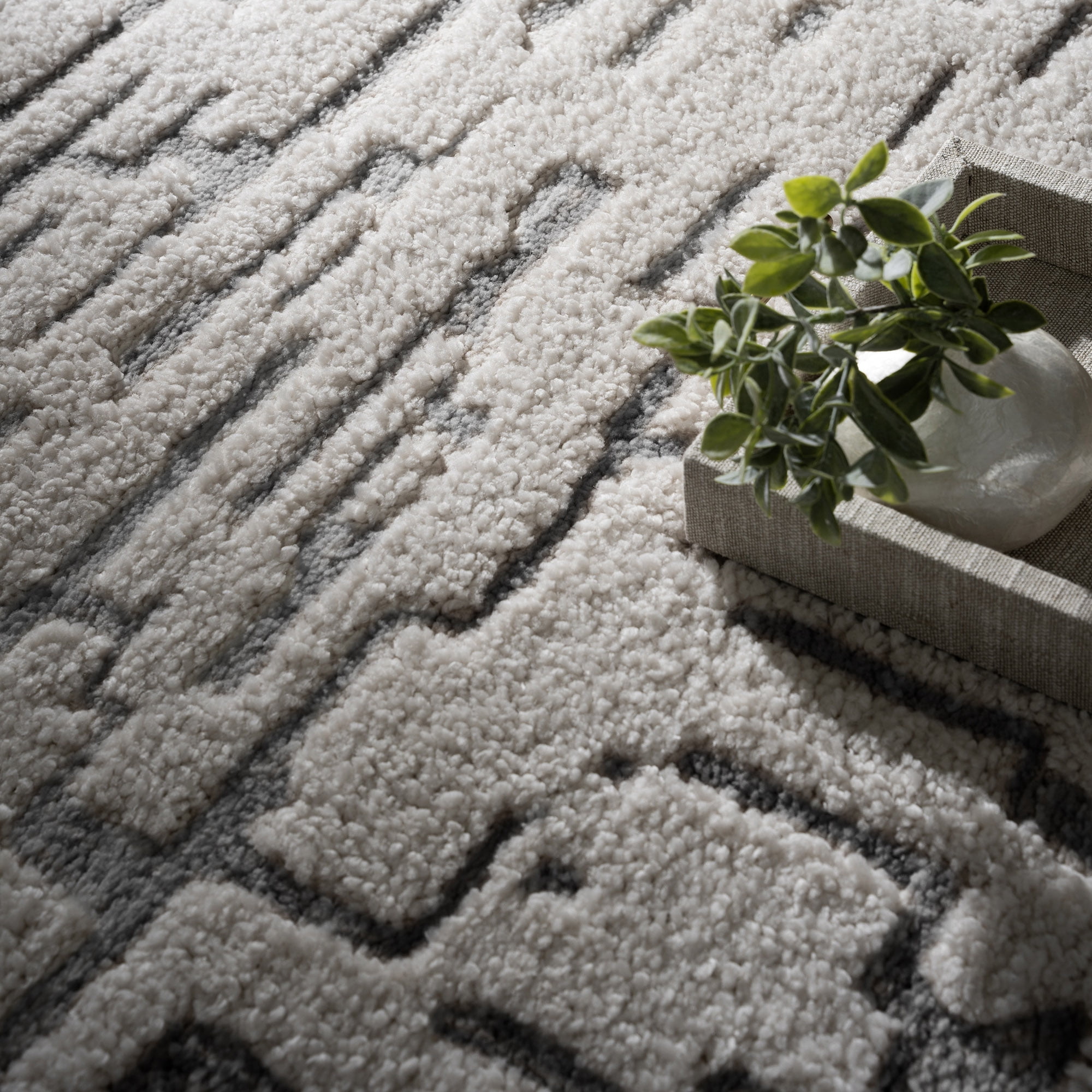 Bliss Rugs Artisan Shag Contemporary 2' x 3' Ivory and Gray Indoor Area Rug