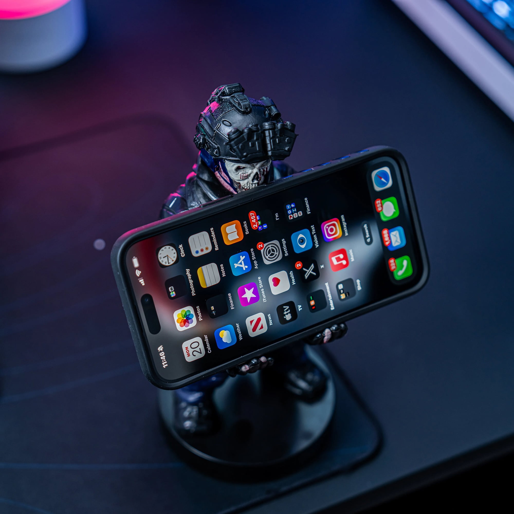 Exquisite Gaming: Call Of Duty: Zombie Ghost - Cable Guys Original Controller & Phone Holder, Collectible Device Stand, Officially Licensed Figure