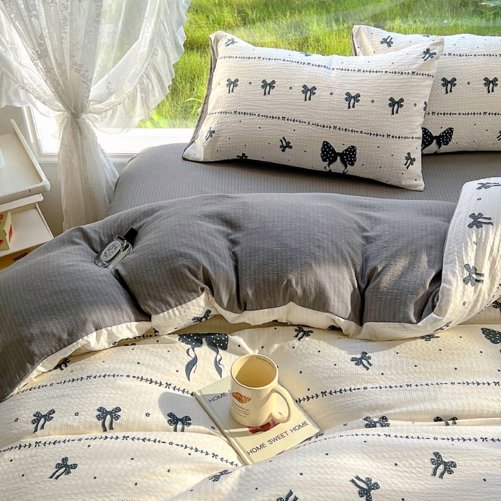 JOLUSERE 2 Pieces Reversible Duvet Cover Twin Set White with Black Bows Flowers