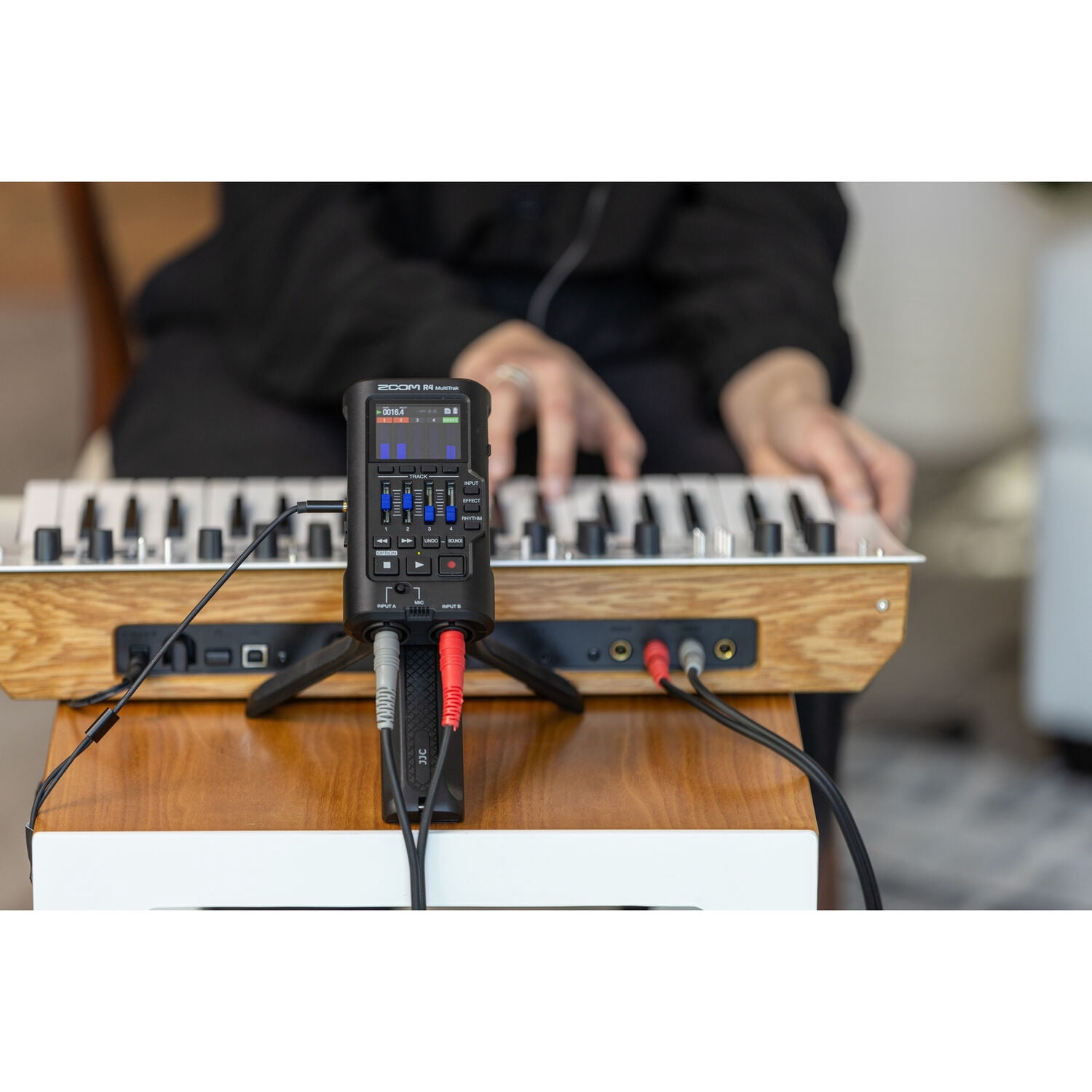 Zoom R4 MultiTrak 32-Bit Float 4-Track Recorder with Stereo Bounce, Built-In Mic, Effects & USB Audio Interface (Bundle)