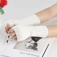 thumbnail image 1 of Gants Courts en Laine Multicolores Isolés pour Temps Froid pour Femmes, Mitaines Sans Doigts, 1 of 1