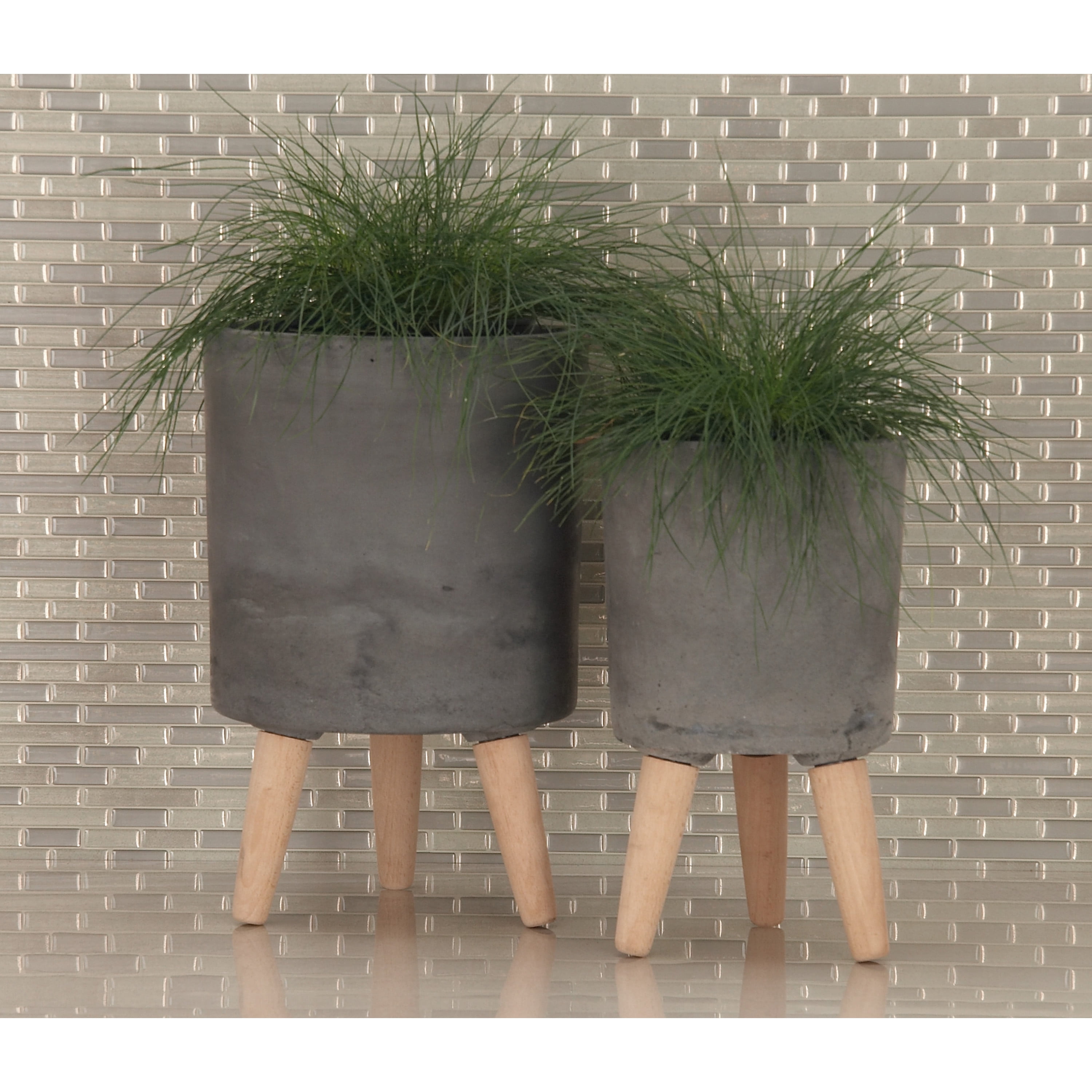 DecMode 12", 15", 17"H Indoor Outdoor Black Fiberclay Planter with Wood Legs (3 Count)