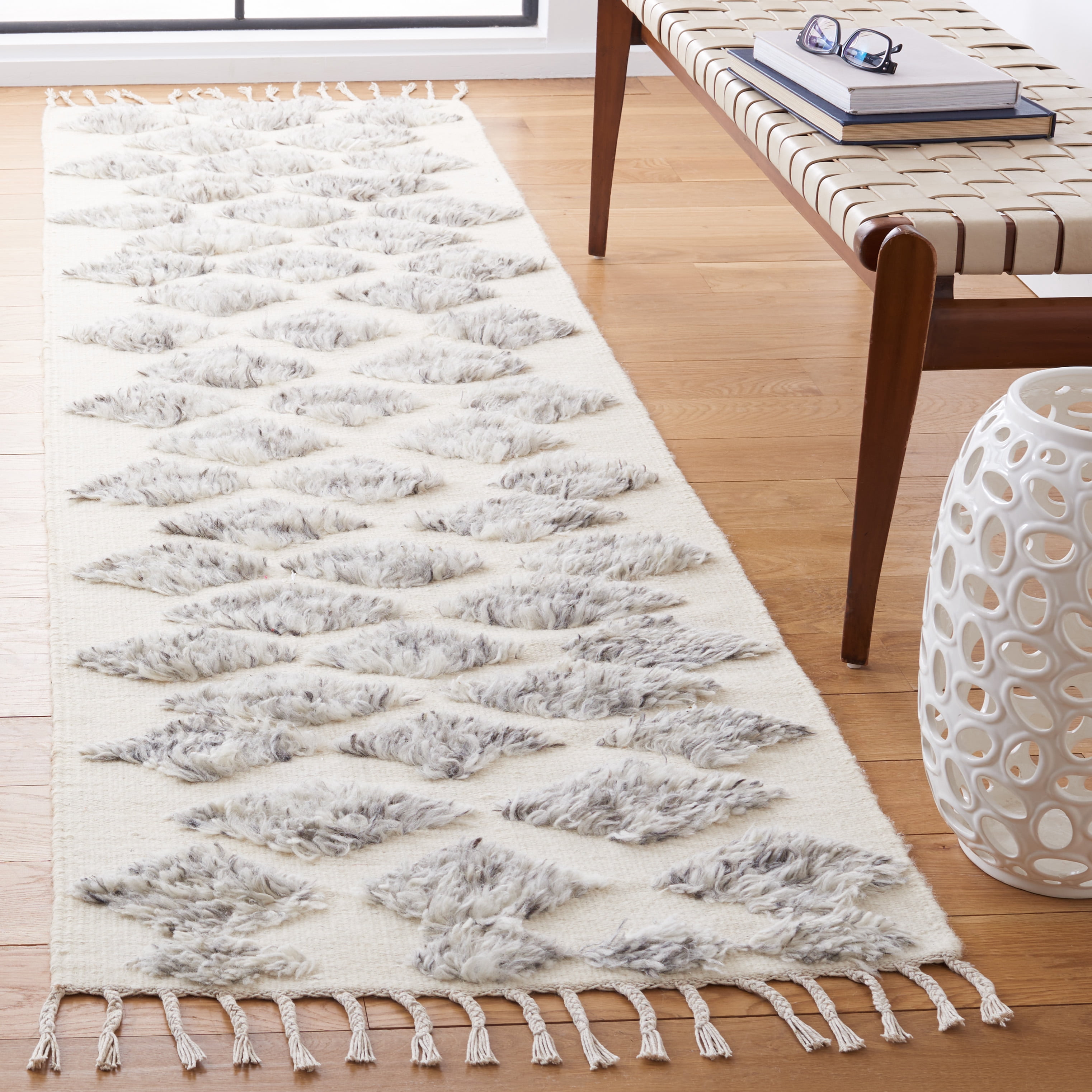SAFAVIEH Casablanca Winona Solid Wool Runner Rug, Grey/Beige, 2'3" x 8'