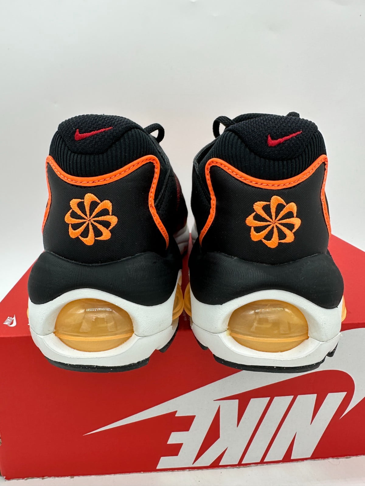 Nike Men's Air Max TW SE Men's running Shoes FJ2590 001 size 10.5 US New