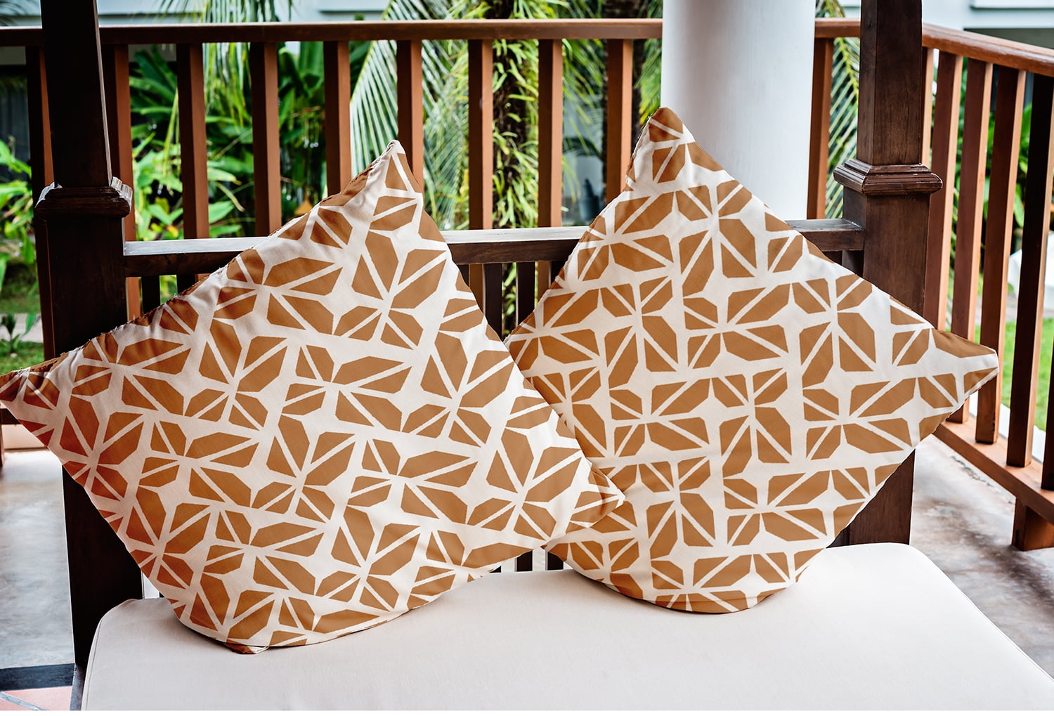 18" x 18" Simply Daisy Kaleidoscope Graffiti Polyester Indoor/Outdoor Pillow, Caramel Qty 1
