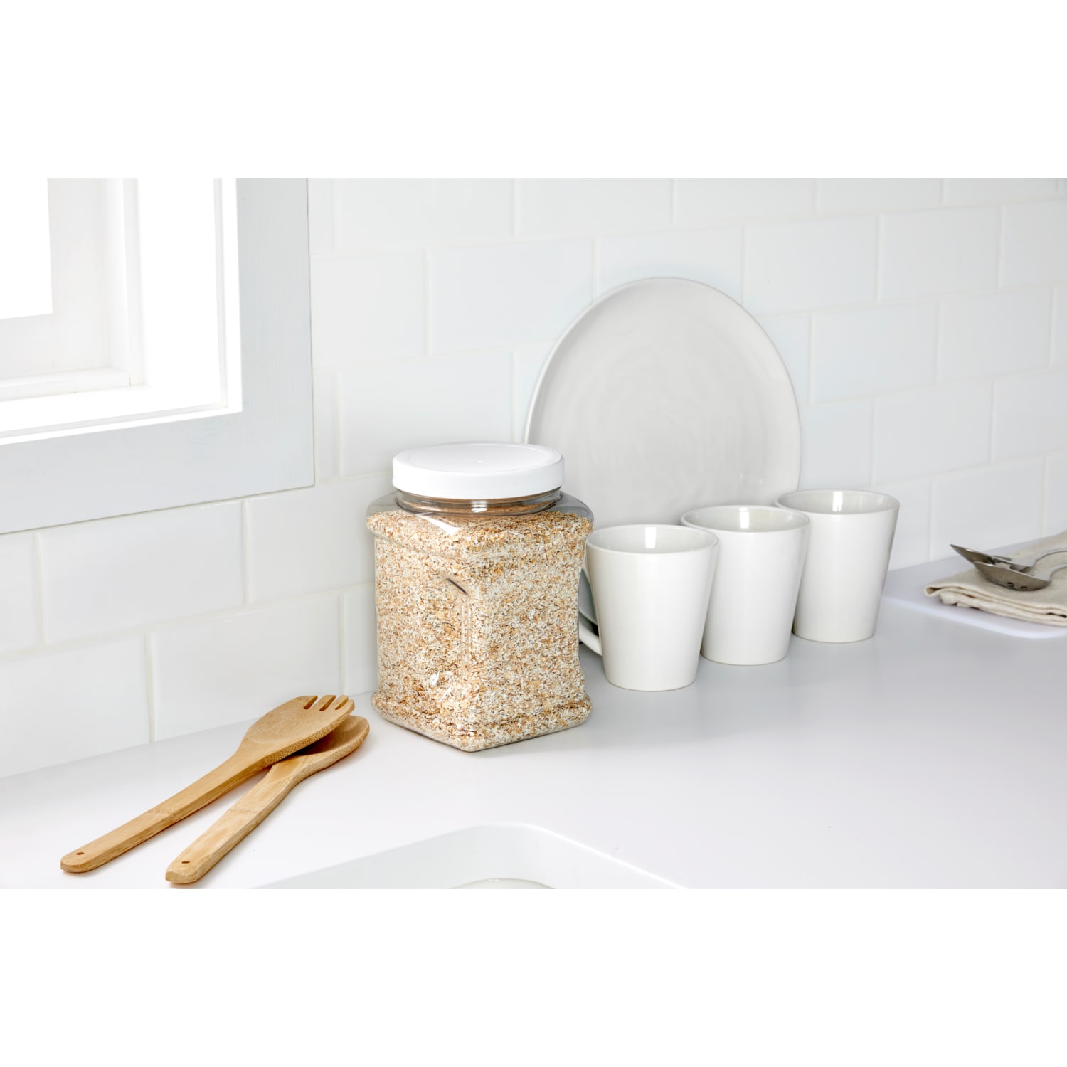 Mainstays Plastic Screw-Top Canister, 2 Quart, White