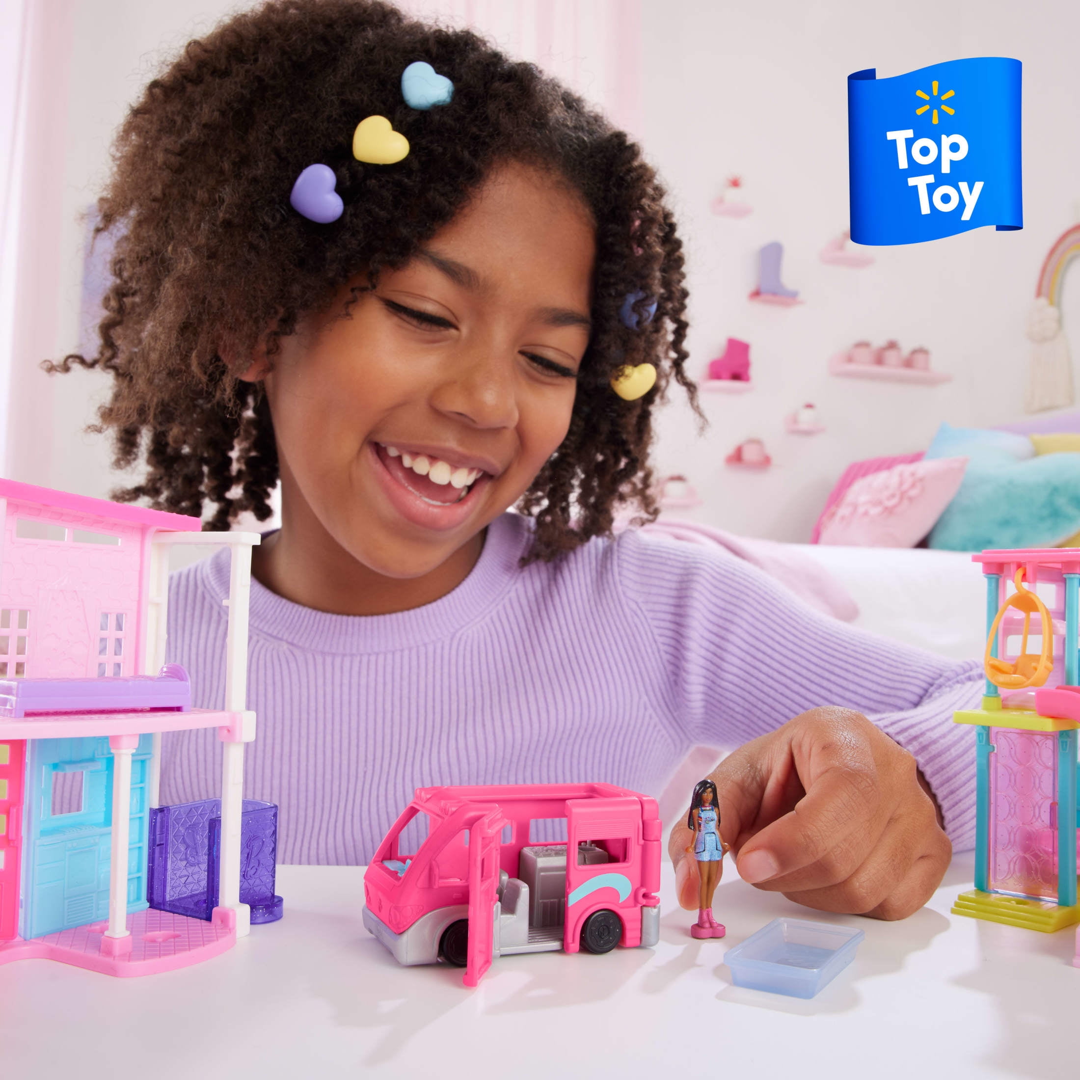 Barbie Mini BarbieLand Doll & Toy Vehicle Set, 1.5inch Barbie Doll & DreamCamper  (图3)