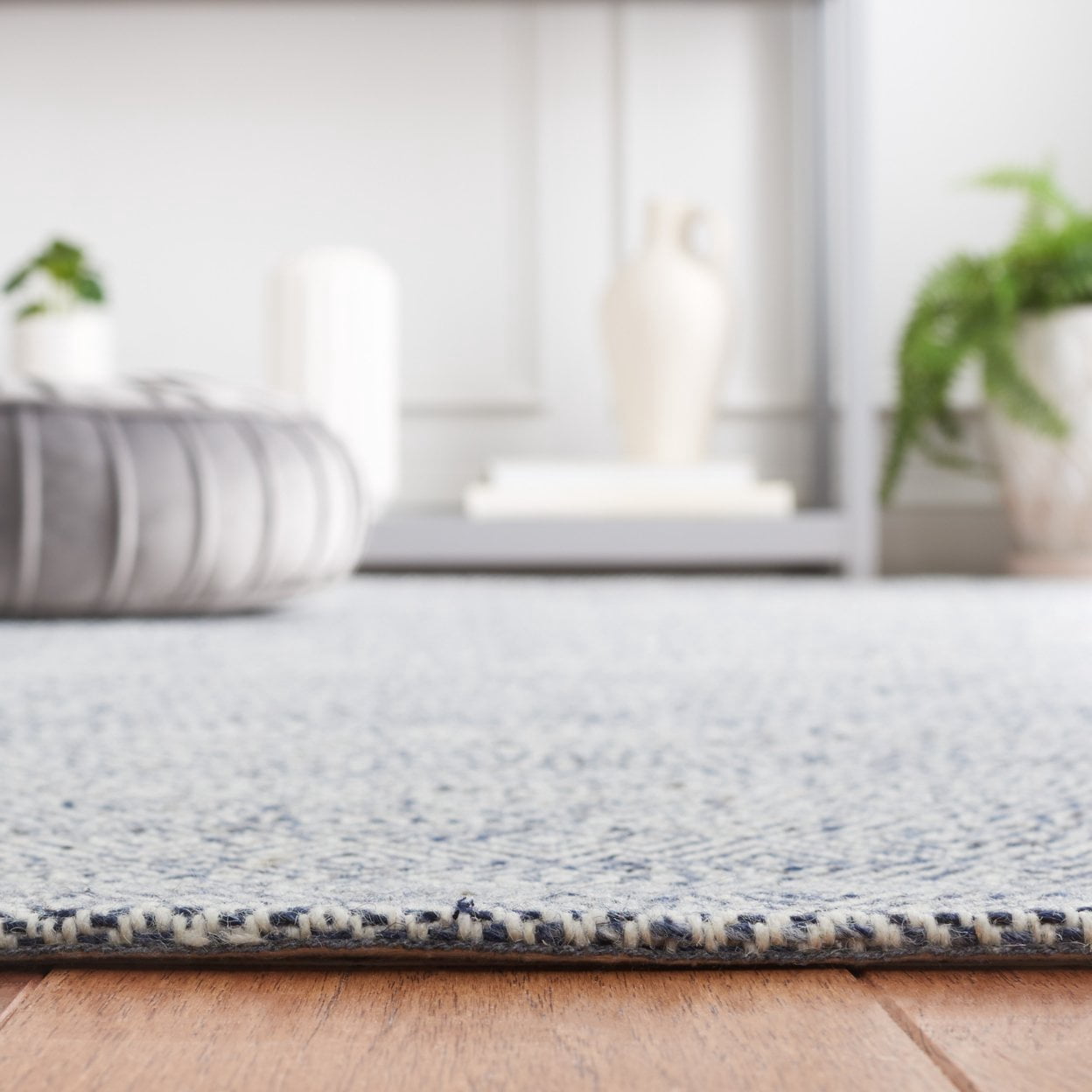 SAFAVIEH Martha Stewart Wilton Geometric Area Rug, Blue/Ivory, 8' x 10'