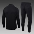 thumbnail image 2 of Conjunto Manchester United 23/24 Manga Larga Niño/Adulto XL Negro, 2 of 3