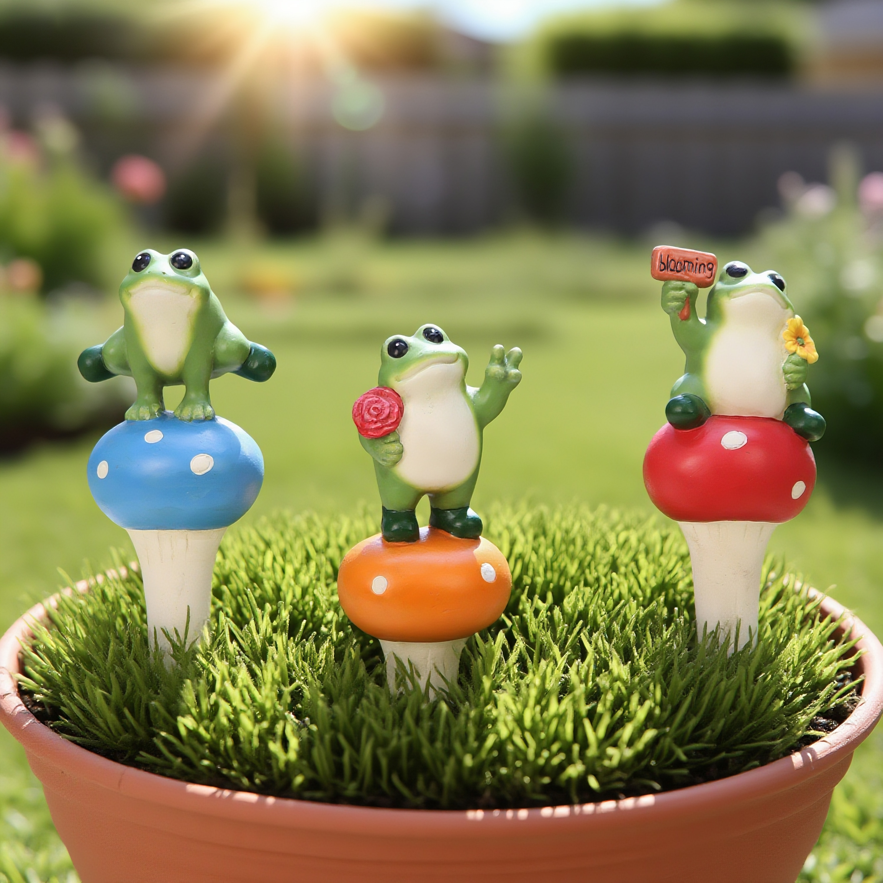 Mainstays Outdoor 3PK Frog and Mushroom Planter Stakes, 2.13 in L x 1.75 in W x 7.75 in H
