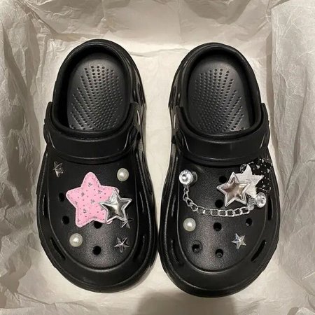 

2024 New Women‘s Hole Shoes Thick High Heels Indoor Anti Slip Sandals Summer Slippers Cartoon Accessories Broken Hole Slippers