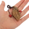 thumbnail image 2 of Llavero con peine de madera para el pelo, mini peine de madera para el pelo, pequeño llavero con herramienta de masaje del cuero cabelludo para mujer, llavero de recuerdo de estilista., 2 of 7