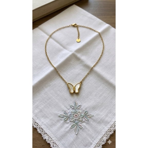 Butterfly Pendant Necklace for Women Elegant Minimal Chain Necklace Stylish Daily Wear Jewelry Gift for Woman and Special Occasions
