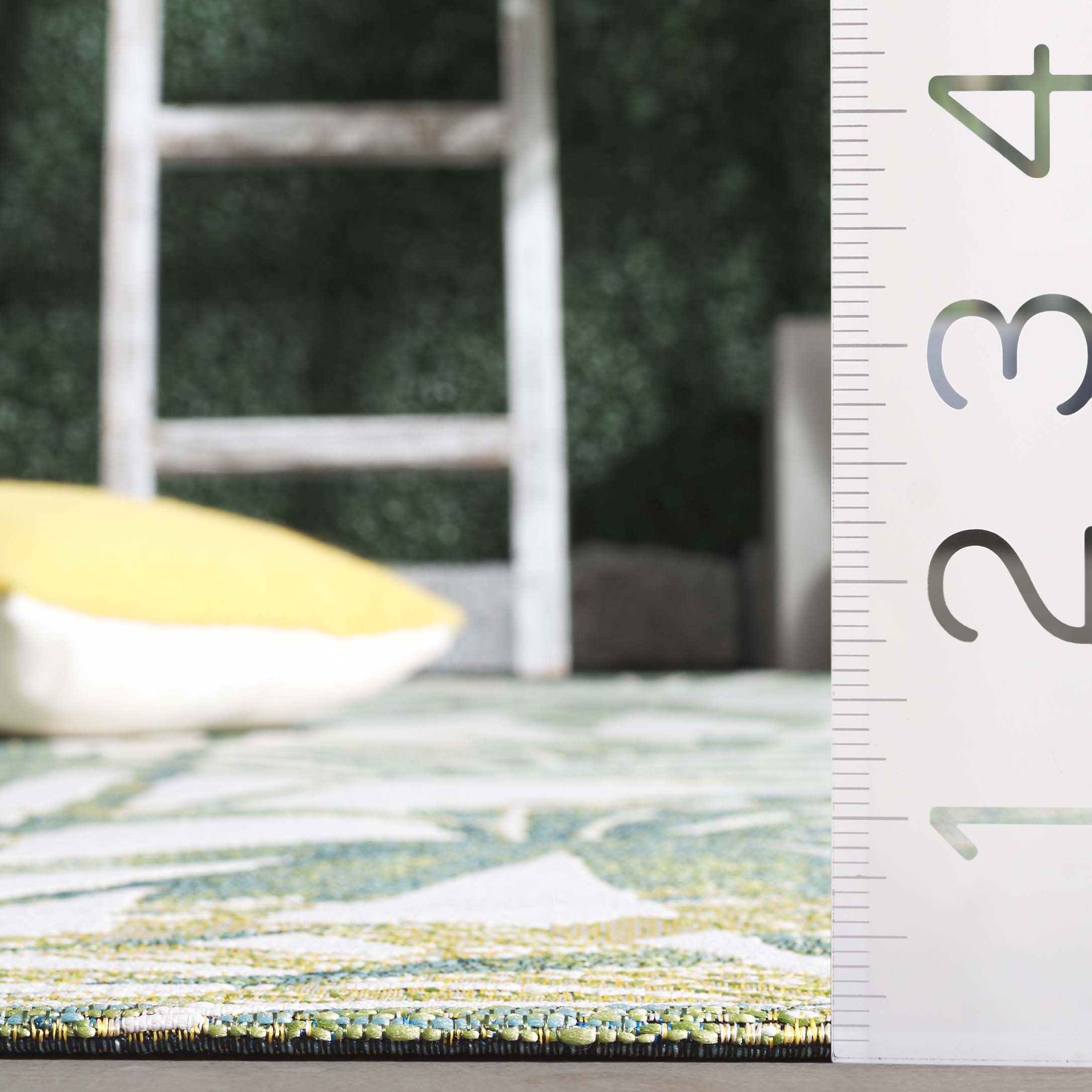 SAFAVIEH Barbados Cahir Botanical Indoor/Outdoor Runner Rug, Ivory/Green, 2'8" x 8'