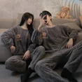 thumbnail image 2 of Otoño Invierno Popular pareja franela Coral polar pijamas mujeres hombres ropa de casa conjunto de calcetines para las estaciones frías, 2 of 5