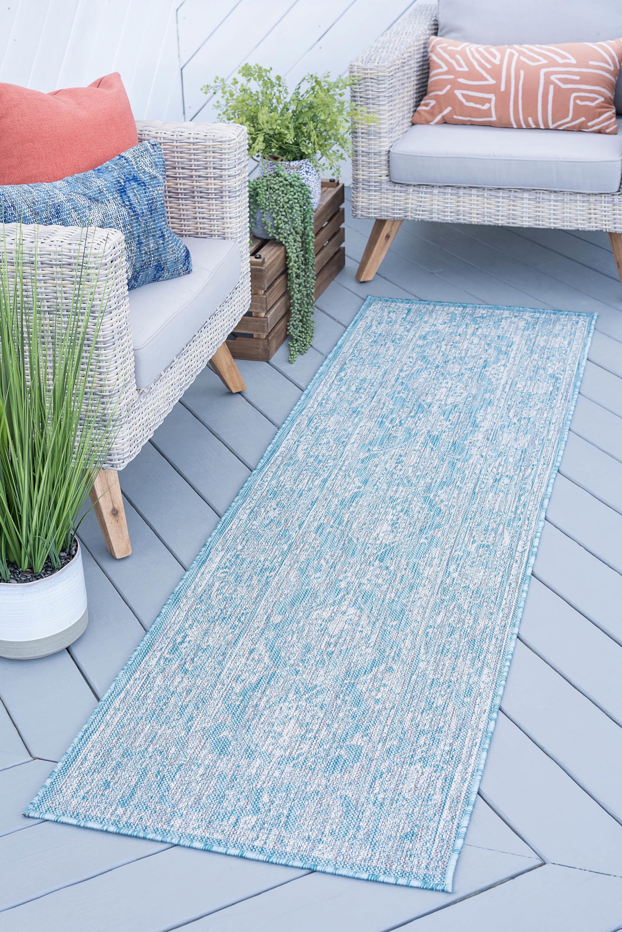 Bliss Rugs Malia Traditional Indoor/Outdoor Runner Rug