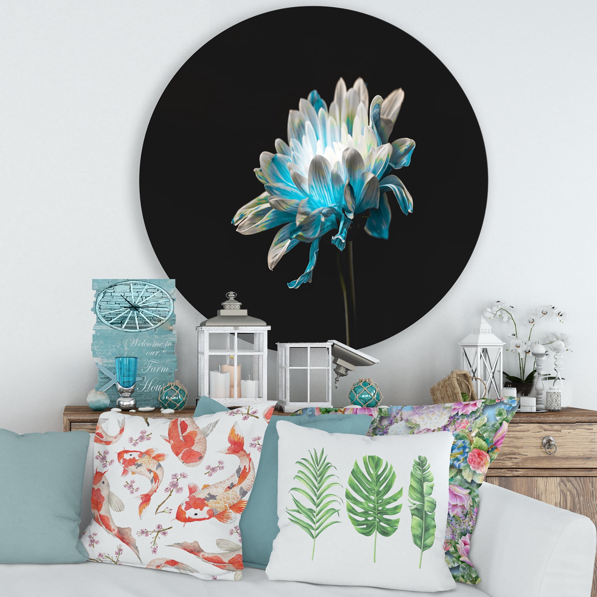 Designart 'Close Up Of White and Pure Blue Daisy Flower I' Traditional Circle Metal Wall Art 36x36 - Disc of 36