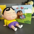 thumbnail image 3 of Soporte para teléfono móvil con dibujos animados de Crayon Shin-chan, soporte para teléfono móvil, adornos, figuras modernas y lindas, adornos de modelo, regalo, 3 of 4