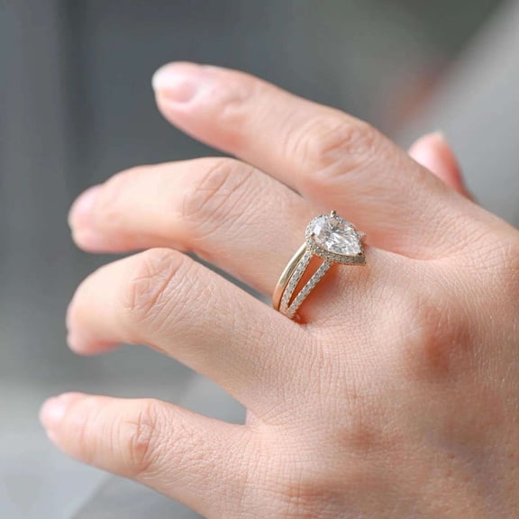 vylahjewellery Luxury Pear Cut Engagement Ring Set for Her 14K Vermeil Yellow Gold Split Shank Anniversary Ring Halo Moissanite Wedding Bridal Double Band Rings
