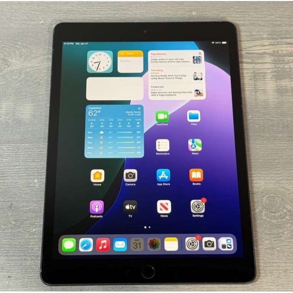 Pre-Owned Apple iPad 7th Gen A2200 32GB Space Gray Wifi + Cellular Unlocked 9.7" Tablet