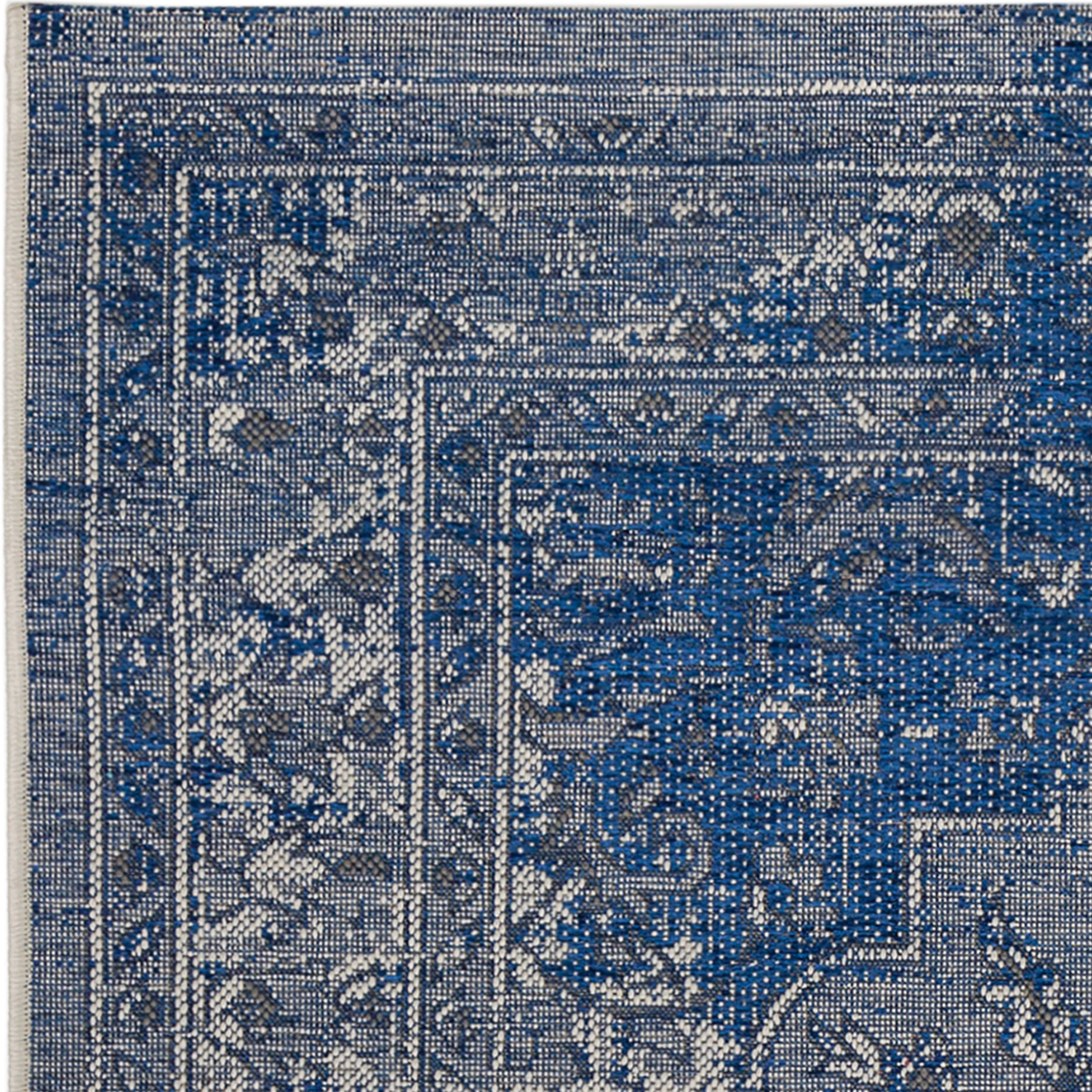 SAFAVIEH Palazzo Henrika Traditional Area Rug, Light Blue/Blue, 8' x 11'