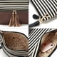 thumbnail image 3 of Bolso bandolera de PU con costuras a rayas blancas y negras Café, 3 of 5