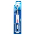 thumbnail image 2 of Brosse à dents à pile Oral-B Nettoyage facile, Nettoyage en profondeur - Blanc, avec (1) brossette, piles incluses, 2 of 16