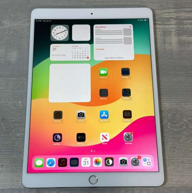 Pre-Owned Apple 10.5-inch iPad Pro Wi-Fi + Cellular 64GB Silver