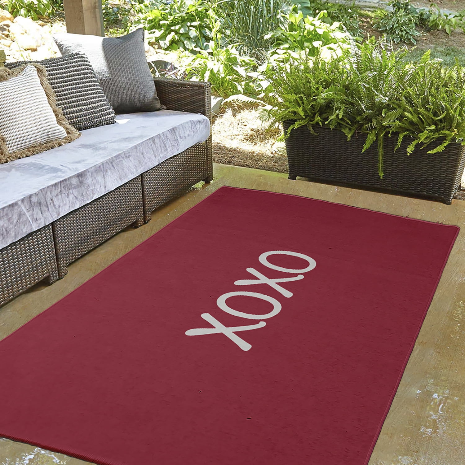 Simply Daisy 3' x 5' Brick XOXO Valentines Chenille Indoor/Outdoor Rug