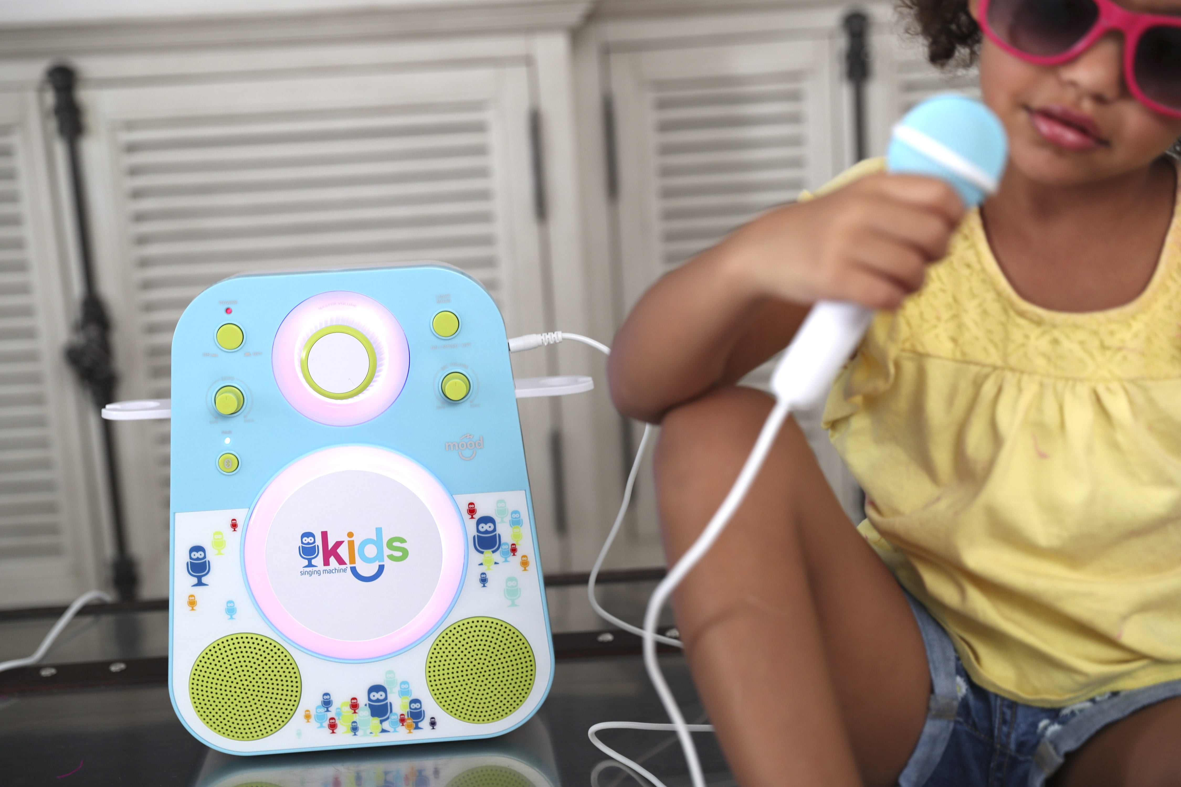 The Singing Machine Kids Mood LED Glowing Sing-Along Speaker with Microphone, Blue/Green